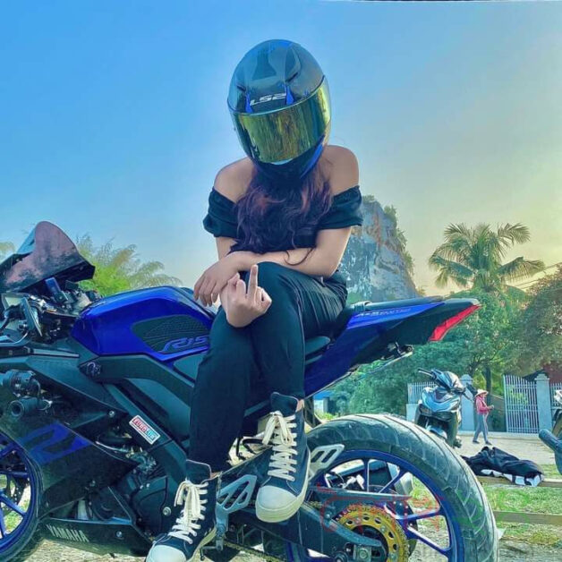R15 lady biker, BikeLover's
